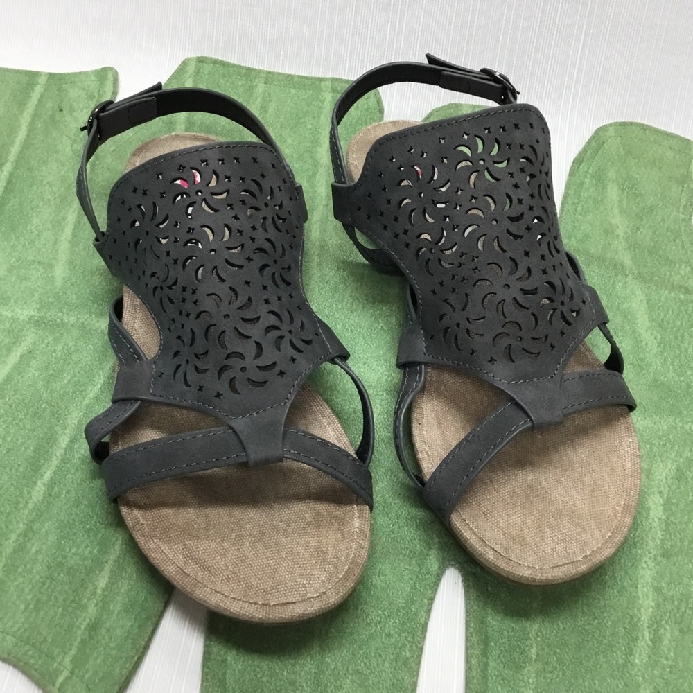 “2 Lips Too” Gray Sandals